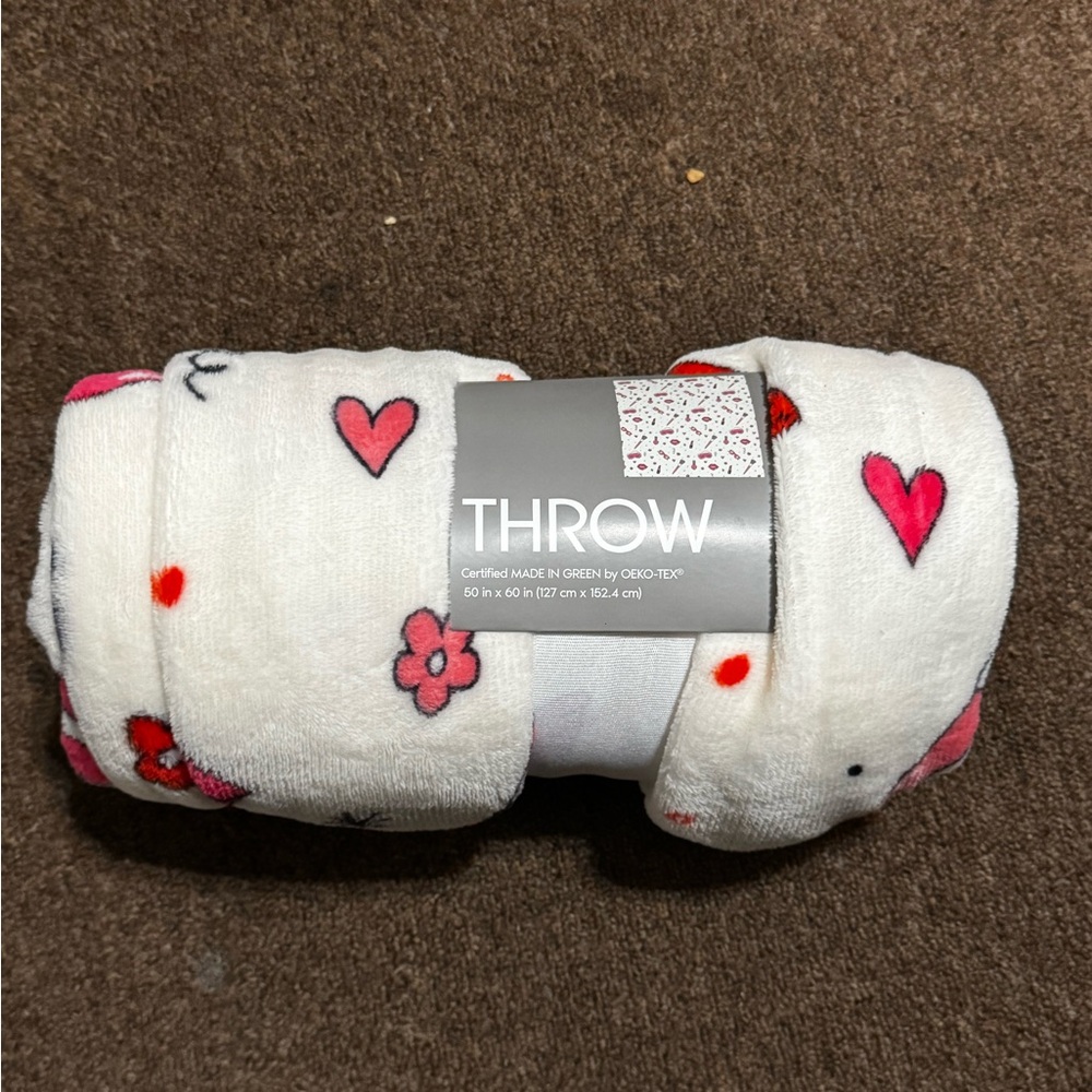 Heart and Flower Patterned Throw Blanket